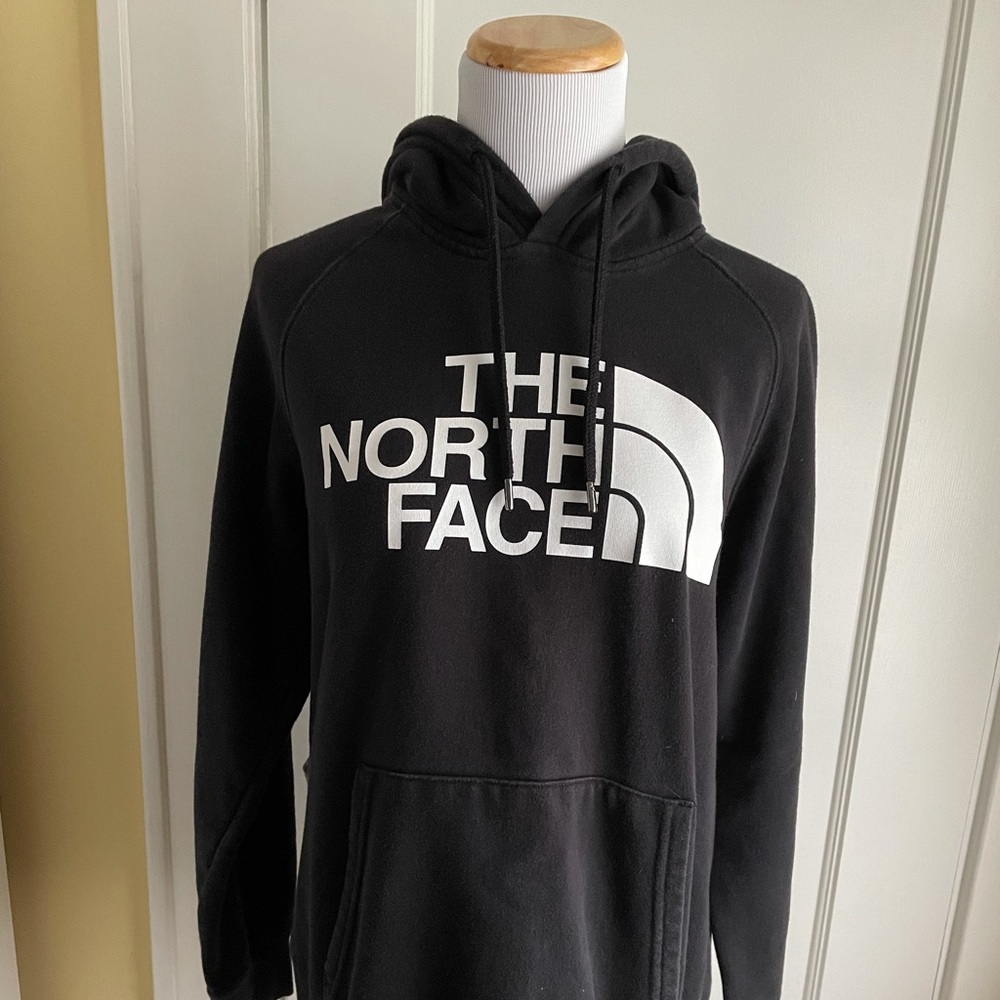 The North Face Black Logo Hoodie 🖤